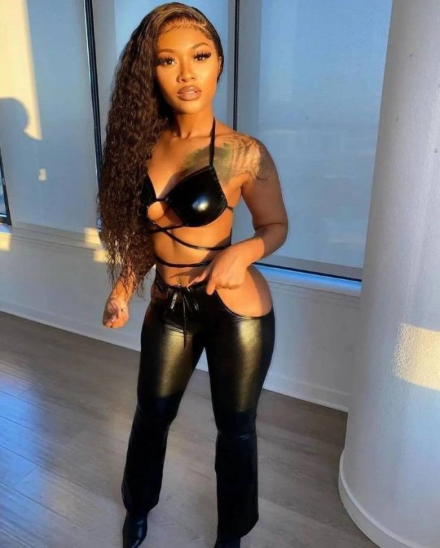 Girls In Latex And Leather (50 pics)