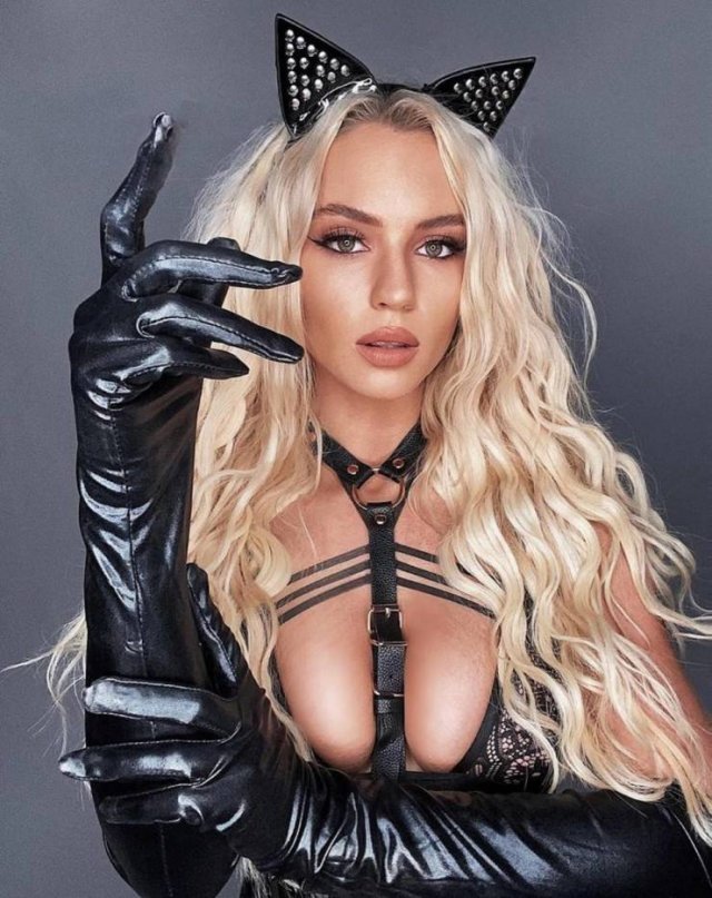 Girls In Latex And Leather (50 pics)