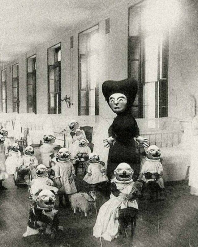 Creepy Finds And Photos (27 pics)