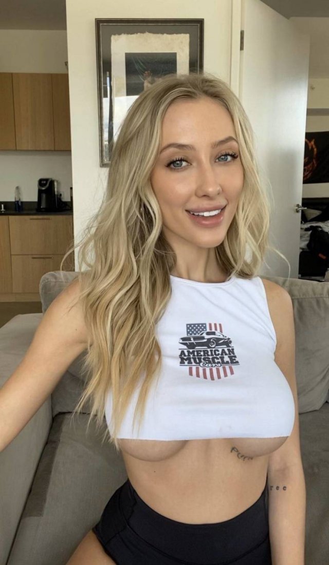 Busty Girls (45 pics)