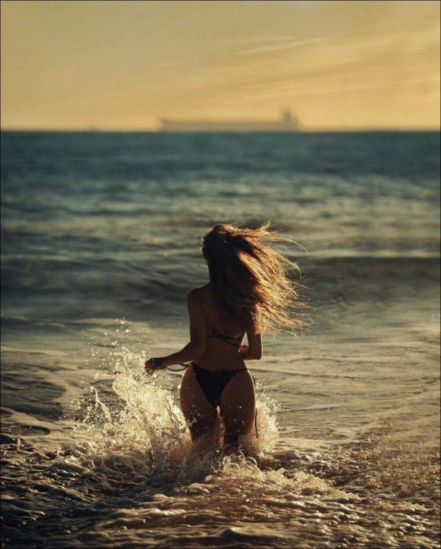 Bikini Girls (54 pics)