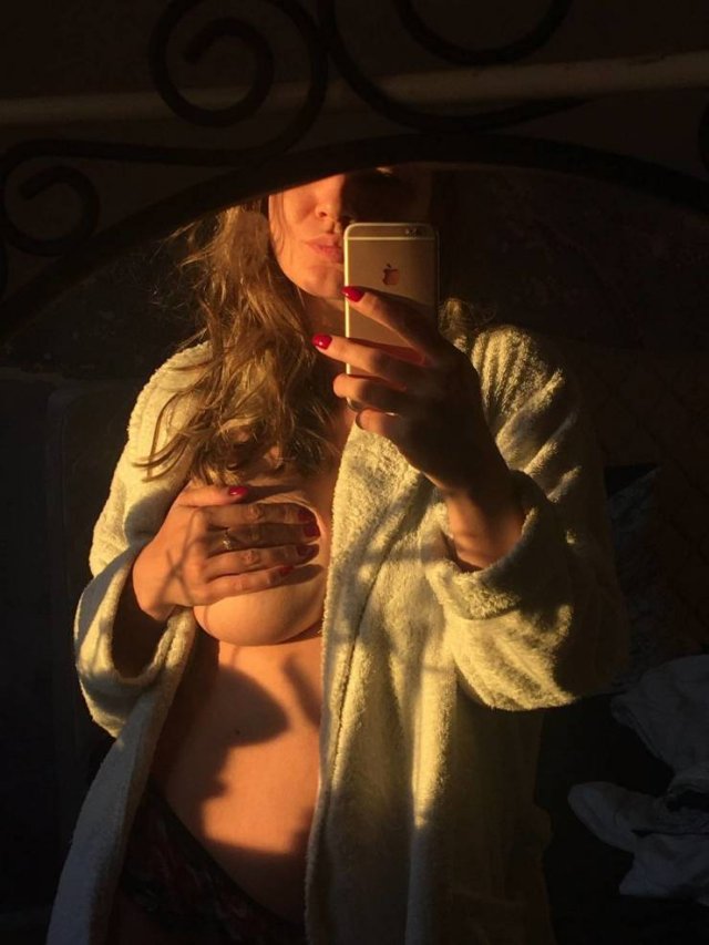Braless Girls (47 pics)