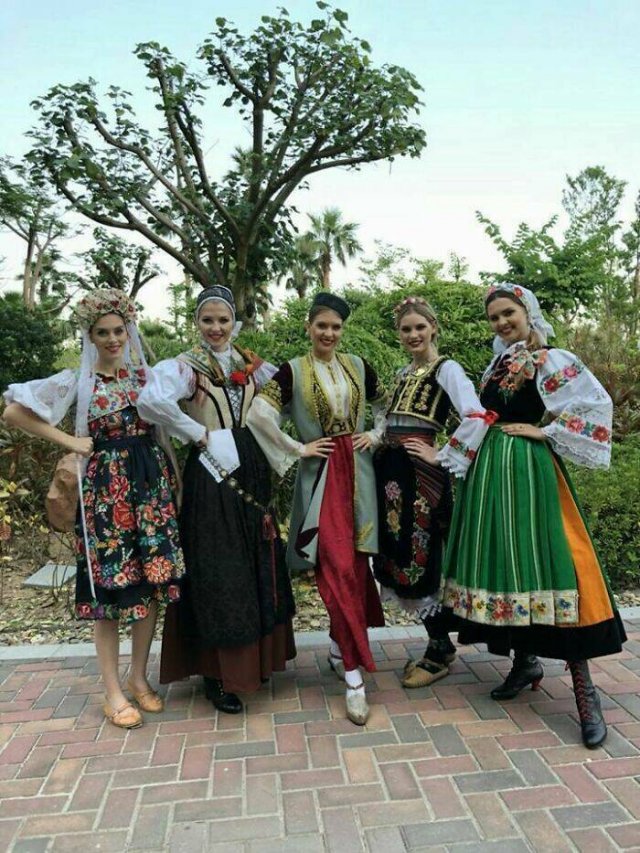 With Humor About Eastern Europeans (16 pics)