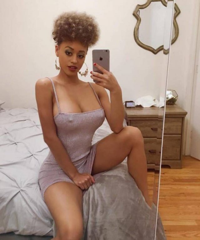 Selfie Girls (45 pics)