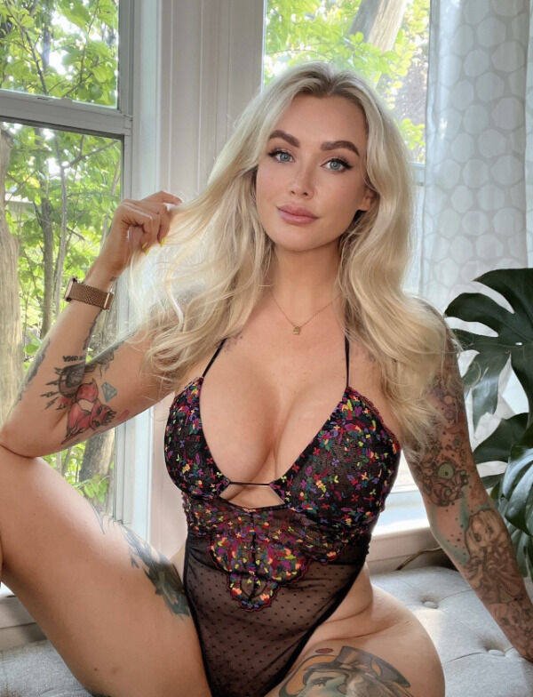 Girls In Lingerie (51 pics)