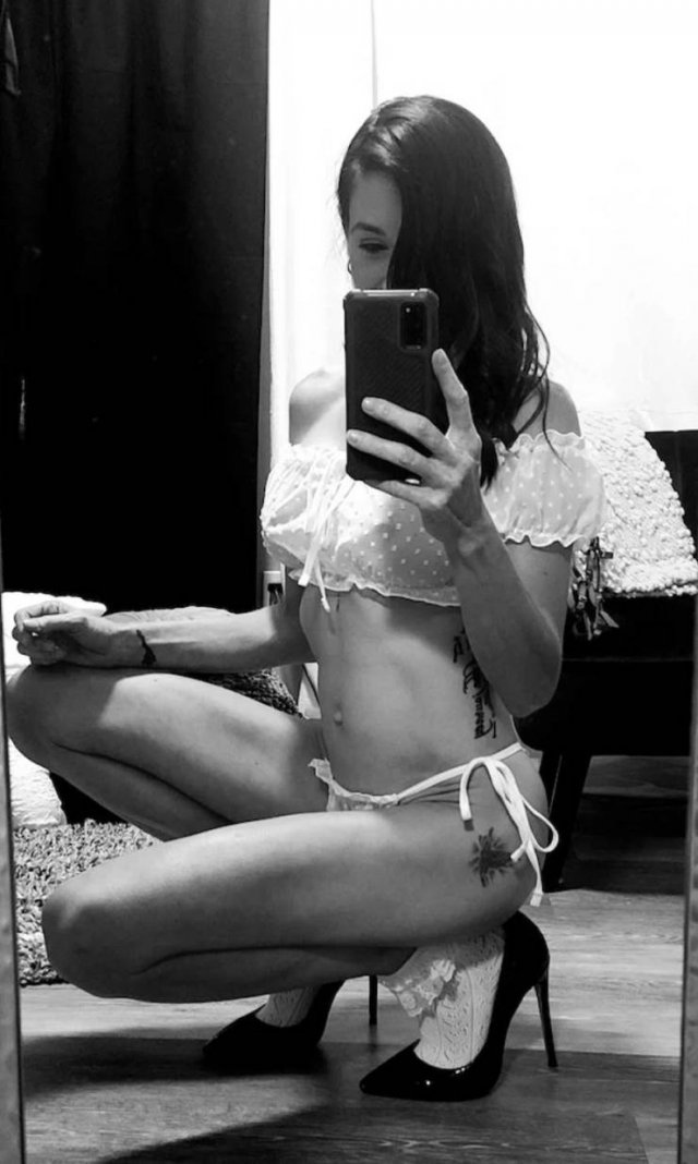 Selfie Girls (45 pics)