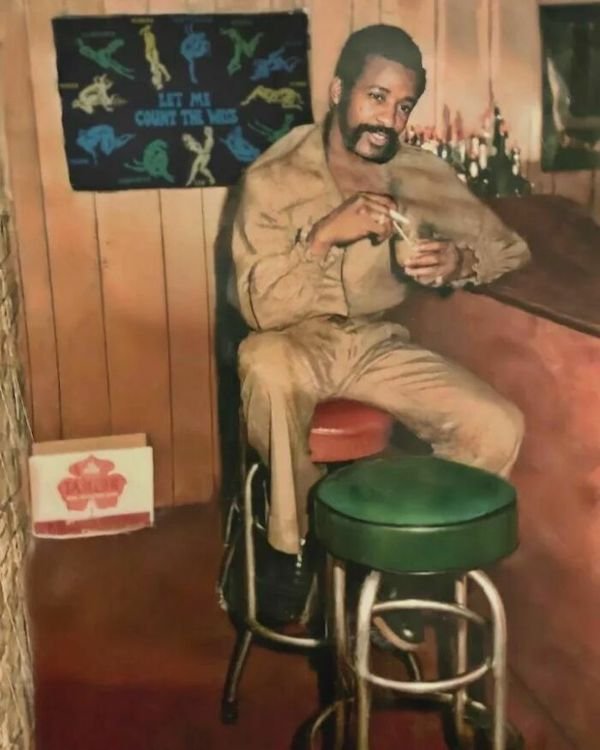 People Share Retro Photos Of Their Parents (35 pics)