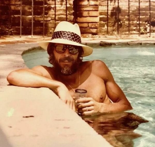 People Share Retro Photos Of Their Parents (35 pics)