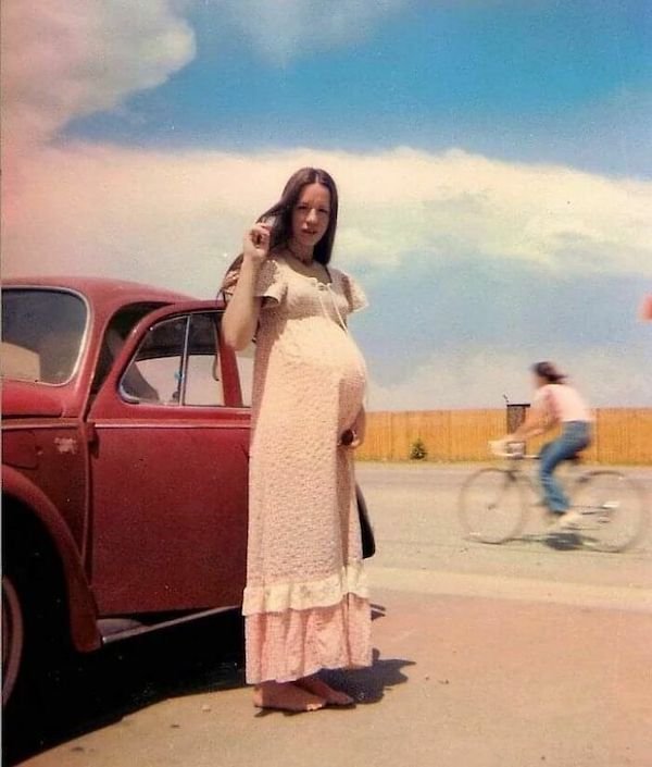 People Share Retro Photos Of Their Parents (35 pics)