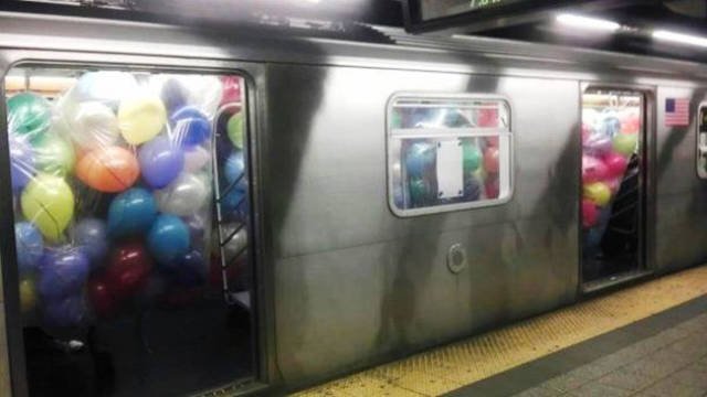 Odd People In The NYC Subway (25 pics)