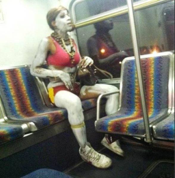 Odd People In The NYC Subway (25 pics)