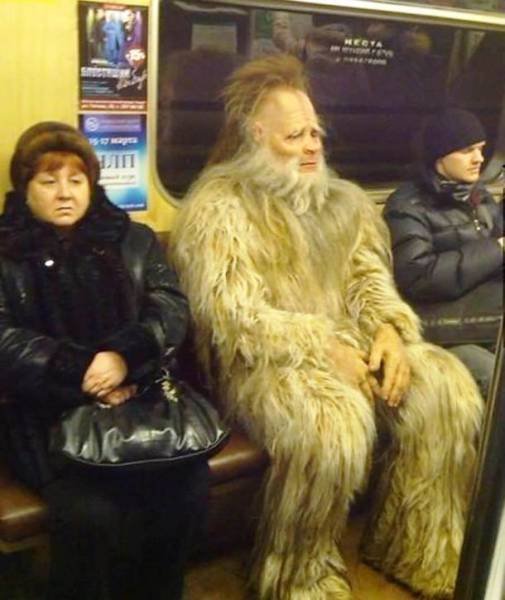 Odd People In The NYC Subway (25 pics)