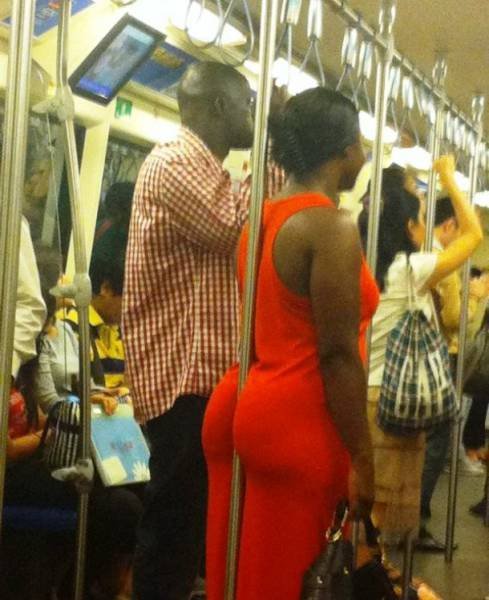 Odd People In The NYC Subway (25 pics)