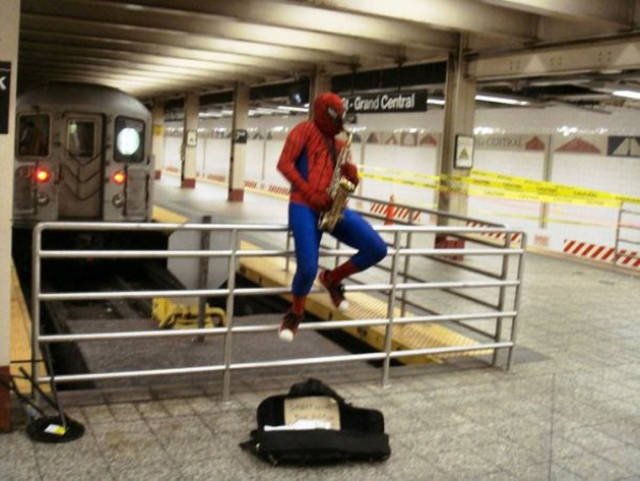 Odd People In The NYC Subway (25 pics)