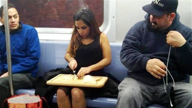 Odd People In The NYC Subway (25 pics)