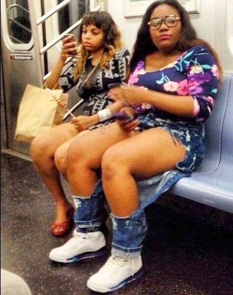 Odd People In The NYC Subway (25 pics)
