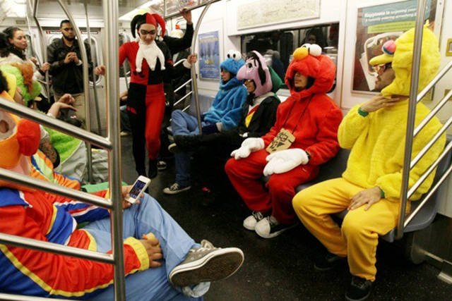 Odd People In The NYC Subway (25 pics)