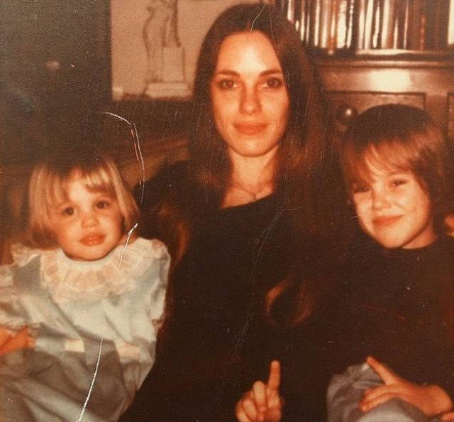 Celebrities Photos From Their Youth (25 pics)