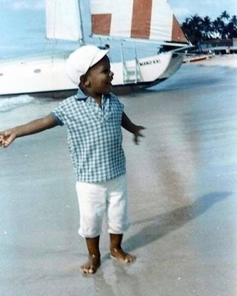 Celebrities Photos From Their Youth (25 pics)