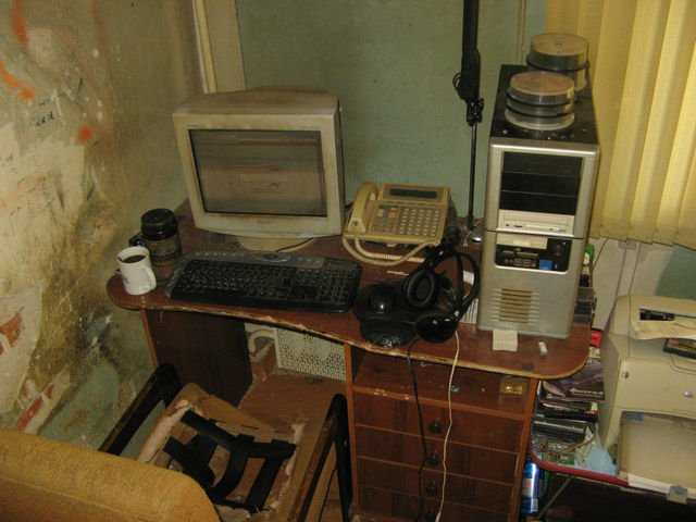 Terrible Computer Places (25 pics)