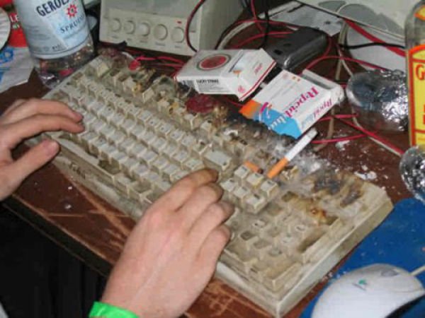 Terrible Computer Places (25 pics)