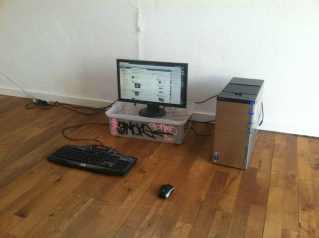 Terrible Computer Places (25 pics)