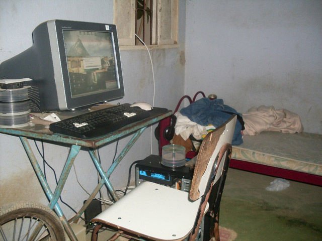 Terrible Computer Places (25 pics)