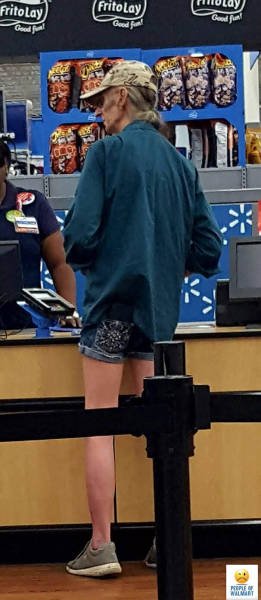 Strange People In Shops (39 pics)
