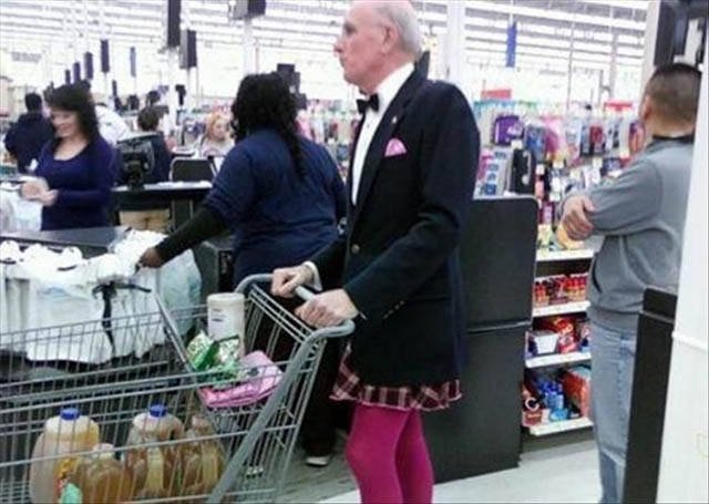 Strange People In Shops (39 pics)