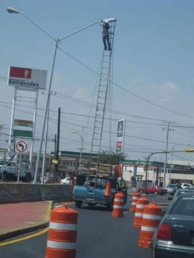 What Is Going On Here? (34 pics)