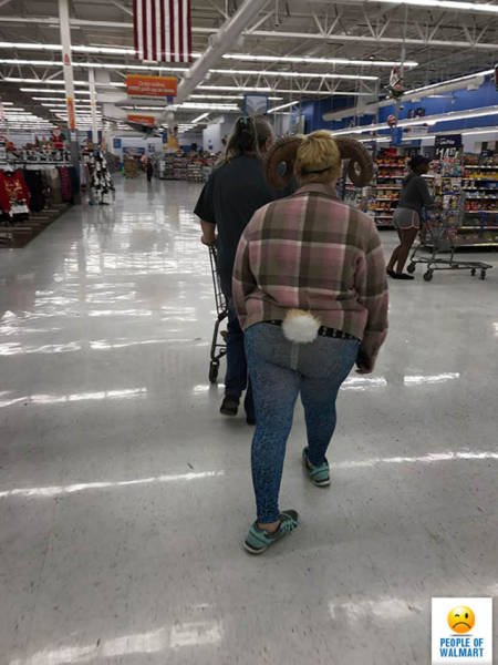 Strange People In Shops (39 pics)