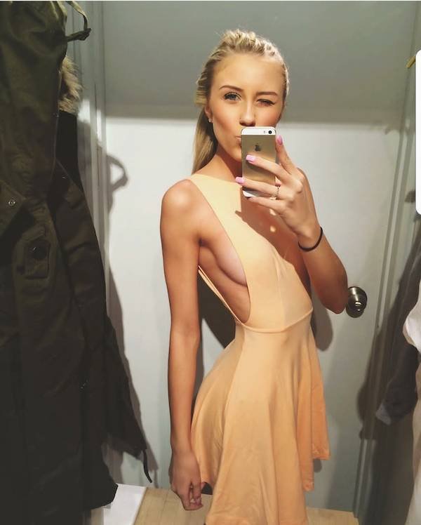 Busty Girls (61 pics)