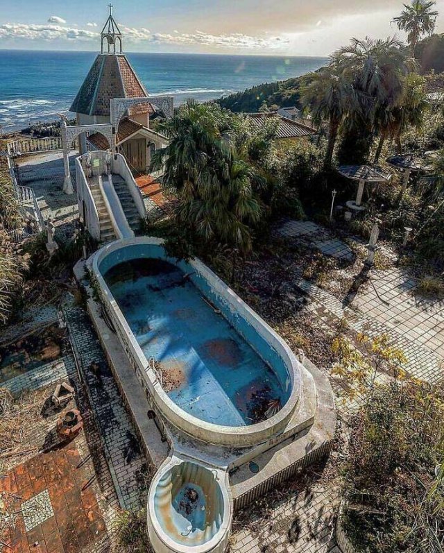 Beautiful Abandoned Places (25 pics)