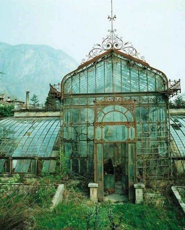 Beautiful Abandoned Places (25 pics)