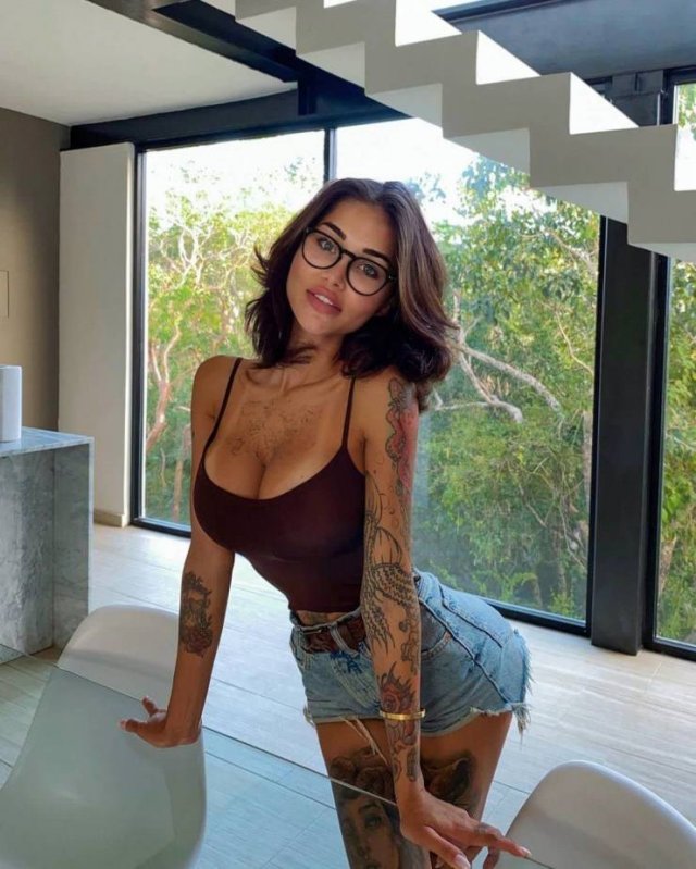 Girls In Glasses (50 pics)