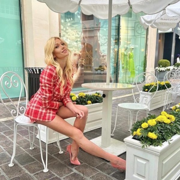 Girls With Beautiful Legs (36 pics)