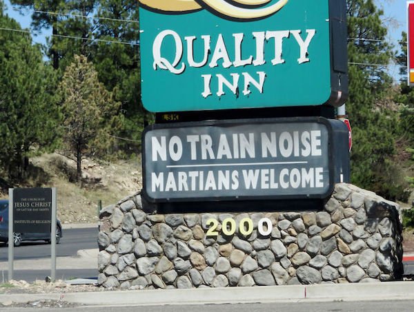 Funny And Unusual Signs (35 pics)