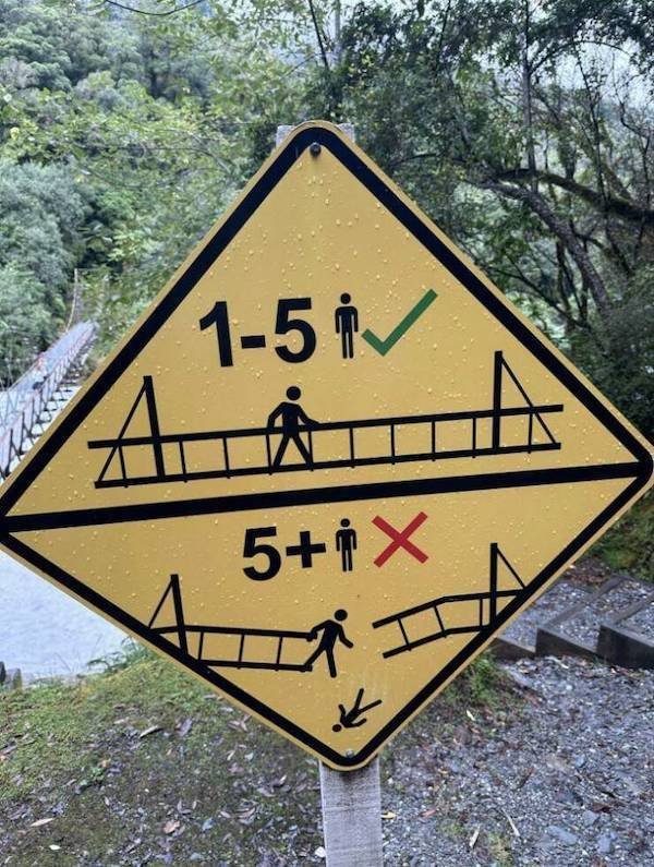 Funny And Unusual Signs (35 pics)