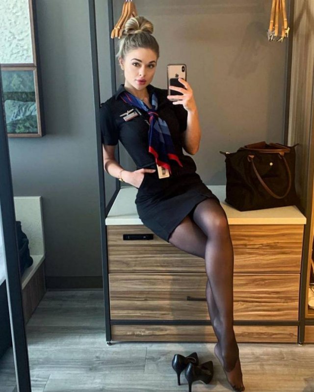 Hot Flight Attendants (32 pics)