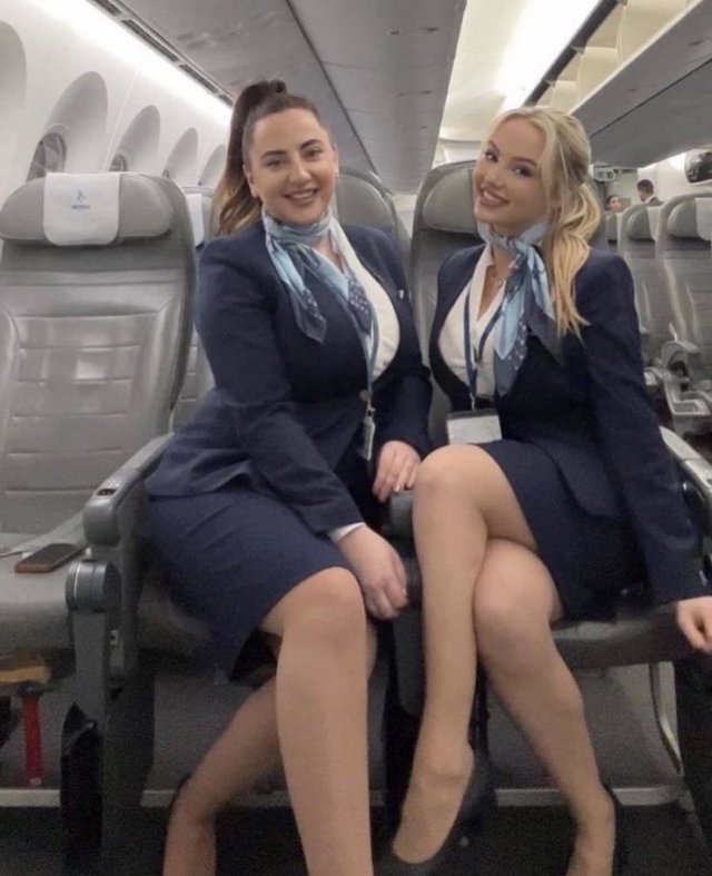 Hot Flight Attendants (32 pics)