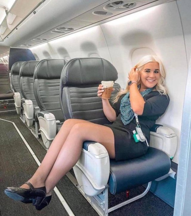 Hot Flight Attendants (32 pics)