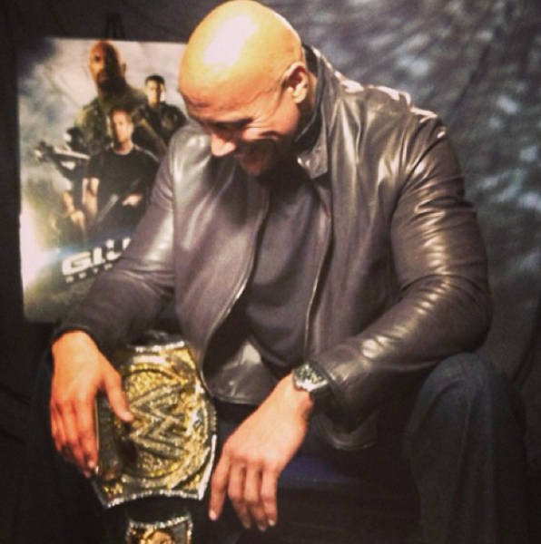 The First ''Instagram'' Photos Of Famous People (28 pics)