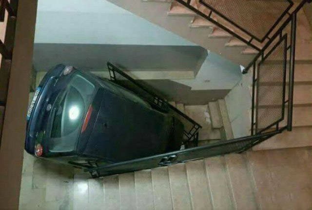 What Is Going On Here? (43 pics)