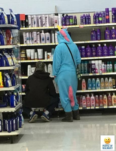 Strange People In Stores (43 pics)