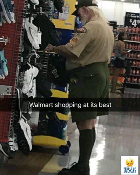 Strange People In Stores (43 pics)