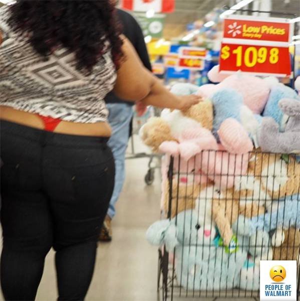 Strange People In Stores (43 pics)