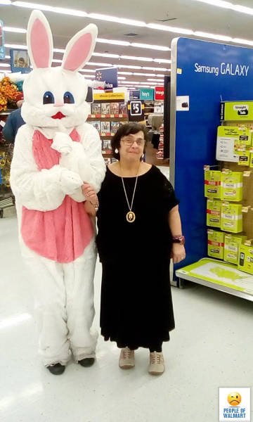 Strange People In Stores (43 pics)