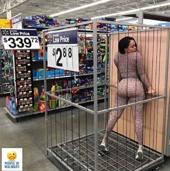 Strange People In Stores (43 pics)
