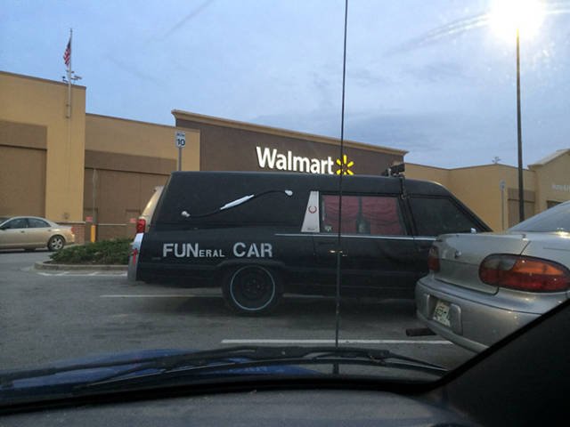 Strange People In Stores (43 pics)