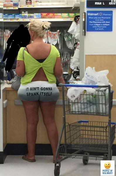 Strange People In Stores (43 pics)